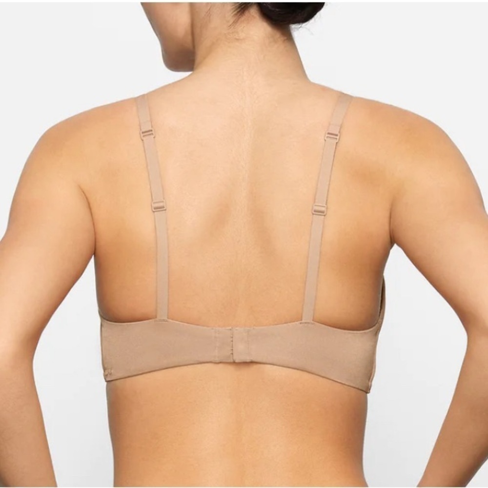Skims T-shirt Demi Bra - Picture 3 of 5